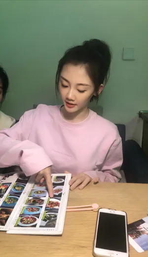 苗苗清新粉嫩街拍图片_7