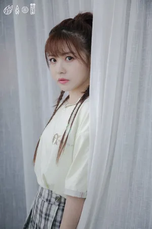赖美云甜美俏皮写真图片