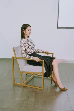 代斯成熟妩媚时尚写真图片