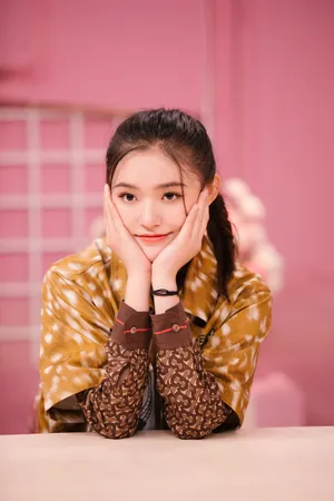 林允《亲爱的结婚吧》甜美图片