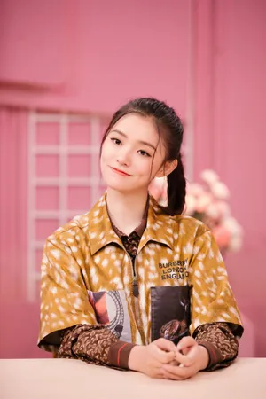 林允《亲爱的结婚吧》甜美图片_3