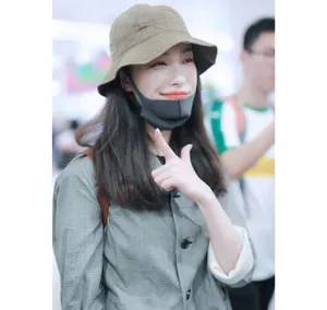倪妮舒适日系风街拍照图片_5