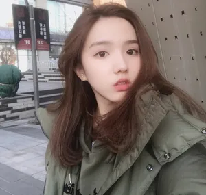 苏晓彤搞怪自拍照图片