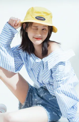 李一桐清新养眼夏日写真图片_1