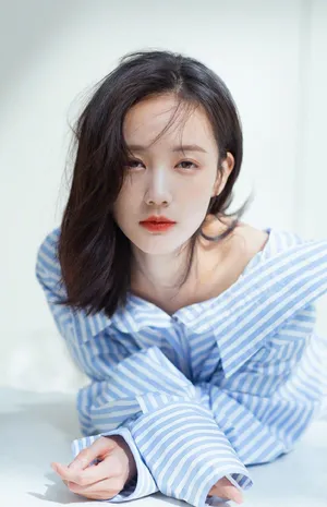 李一桐清新养眼夏日写真图片_3