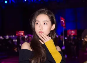 王玉雯性感露肩活动照图片_2