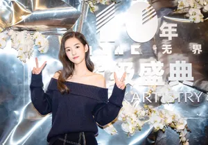 王玉雯性感露肩活动照图片_3