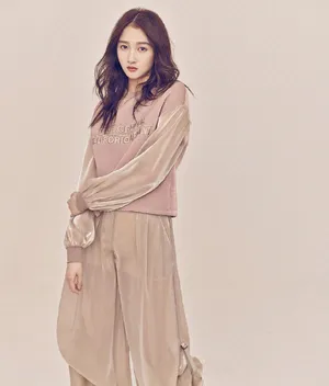 吴磊关晓彤王嘉合体杂志封面写真图片_4
