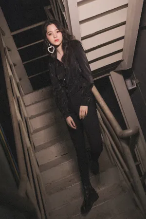 欧阳娜娜黑色冷艳写真图片_6