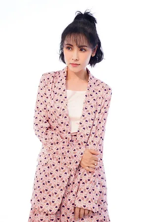 杨明娜温婉知性时尚写真图片_2