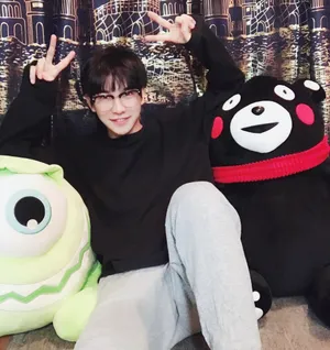 元气少年郑繁星慵懒居家图片_9