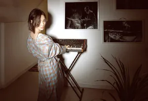 张靓颖短发妩媚性感写真图片