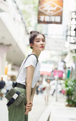 袁姗姗甜美元气街拍图片_2