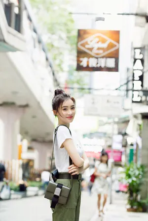 袁姗姗甜美元气街拍图片_3