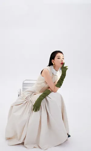 孙怡妩媚动人时尚写真大片_1