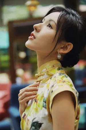 张予曦印花旗袍性感写真图片_4