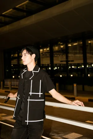 陈星旭帅气简约夜拍图片_4