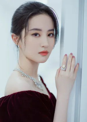 刘亦菲性感优雅写真图片_3
