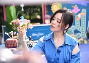 张靓颖蓝色典雅写真图片_3