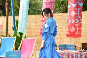 张靓颖蓝色典雅写真图片_5