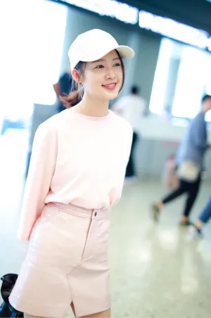 李沁粉嫩少女风街拍照图片_7