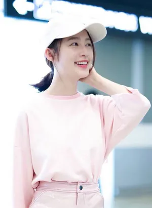 李沁粉嫩少女风街拍照图片_8