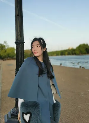 汤晶媚性感优雅旅拍图片_1