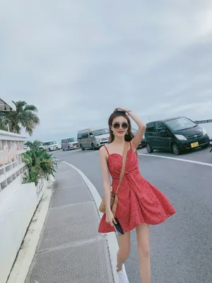 黄一琳夏日清新短裙图片
