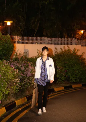 陈星旭帅气慵懒夜拍图片_3