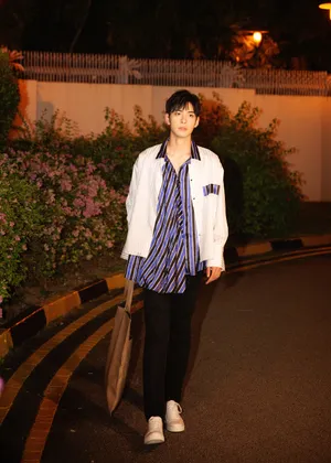 陈星旭帅气慵懒夜拍图片_4