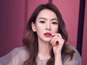 戚薇性感撩人代言活动图片