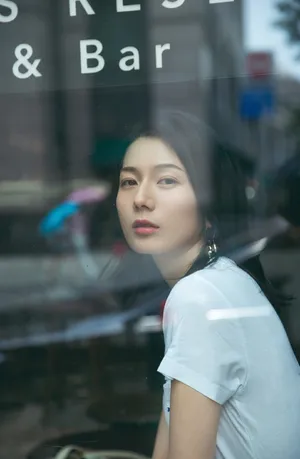 彭杨清新简约夏日街拍图片_3