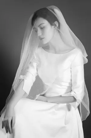 郭子千优雅迷人婚纱写真图片_1