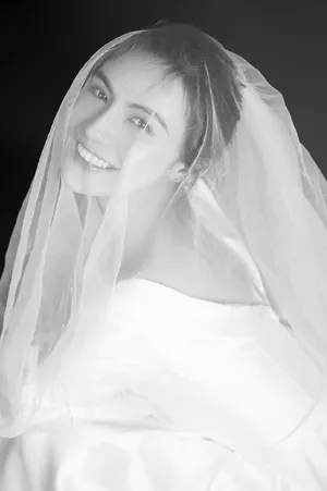 郭子千优雅迷人婚纱写真图片_3