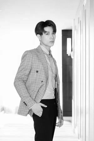 杨廷东帅气有型西装写真图片_5