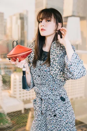 迪丽热巴优雅飒爽写真图片_3
