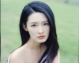 李沁清新养眼写真图片
