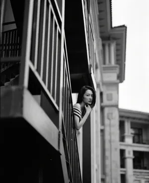 李沁黑白性感写真图片
