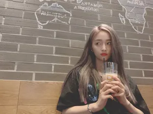吴宣仪甜美性感街拍自拍图片_2