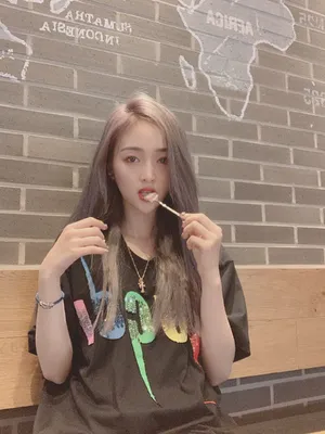 吴宣仪甜美性感街拍自拍图片_8