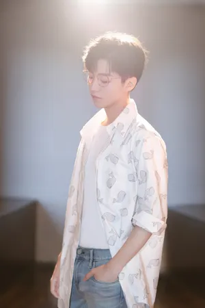 王俊凯清爽少年写真图片