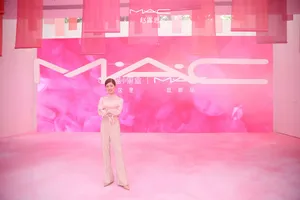 赵露思温婉甜美活动照图片_3