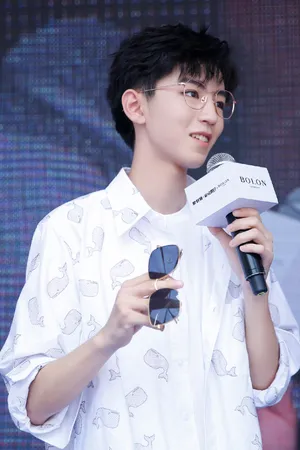 王俊凯清新帅气代言活动图片_2