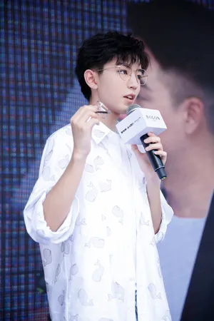 王俊凯清新帅气代言活动图片_3