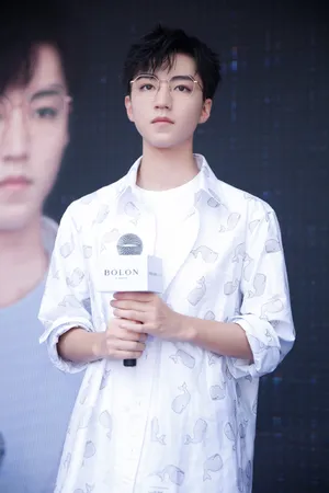 王俊凯清新帅气代言活动图片_7