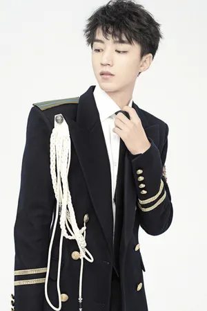 TFBOYS超帅制服写真图片_2