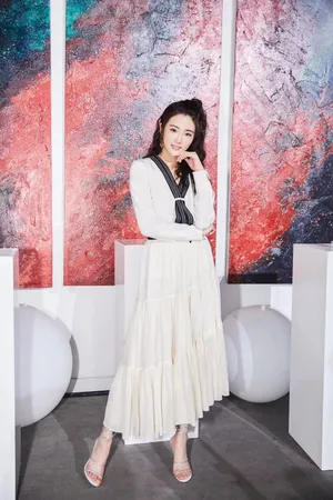 张可盈学院风熟女气质写真图片_1