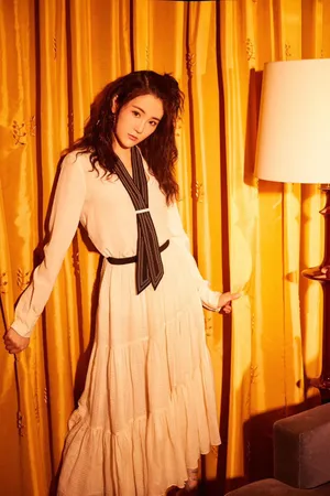 张可盈学院风熟女气质写真图片_2