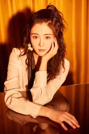 张可盈学院风熟女气质写真图片_5