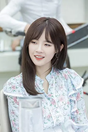 卢洋洋小香风甜美写真图片_4